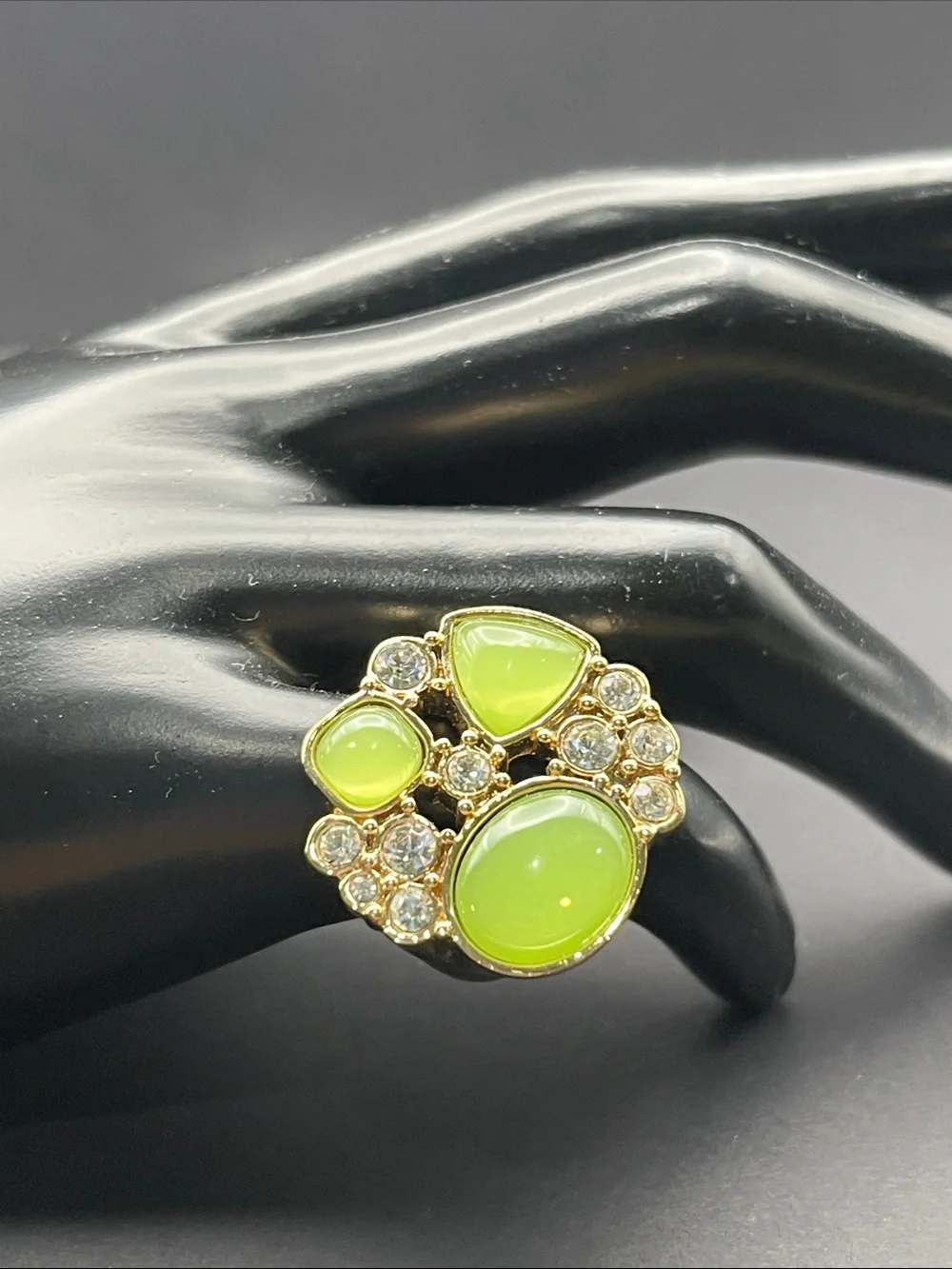 Vintage Avon gold tone, green fashion costume, jewelry, ring, size 5.75